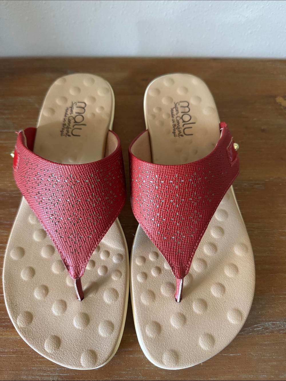 Malu Red Thong Sandals for Women - size 10 - Picture 2 of 6